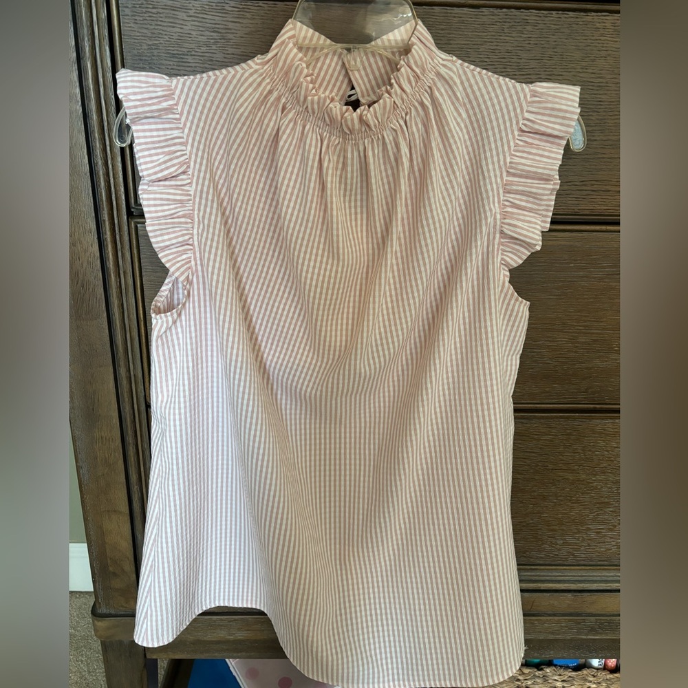 2 Hearts pink seersucker sleeveless shirt size small